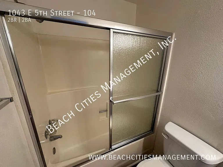 1043 E 5th St #104 — Photo 23