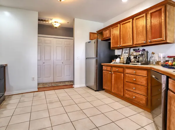 340 The Promenade image 3 of 20