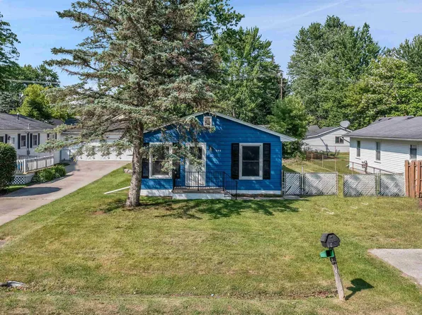 948 Liberty St, Algonac, MI 48001