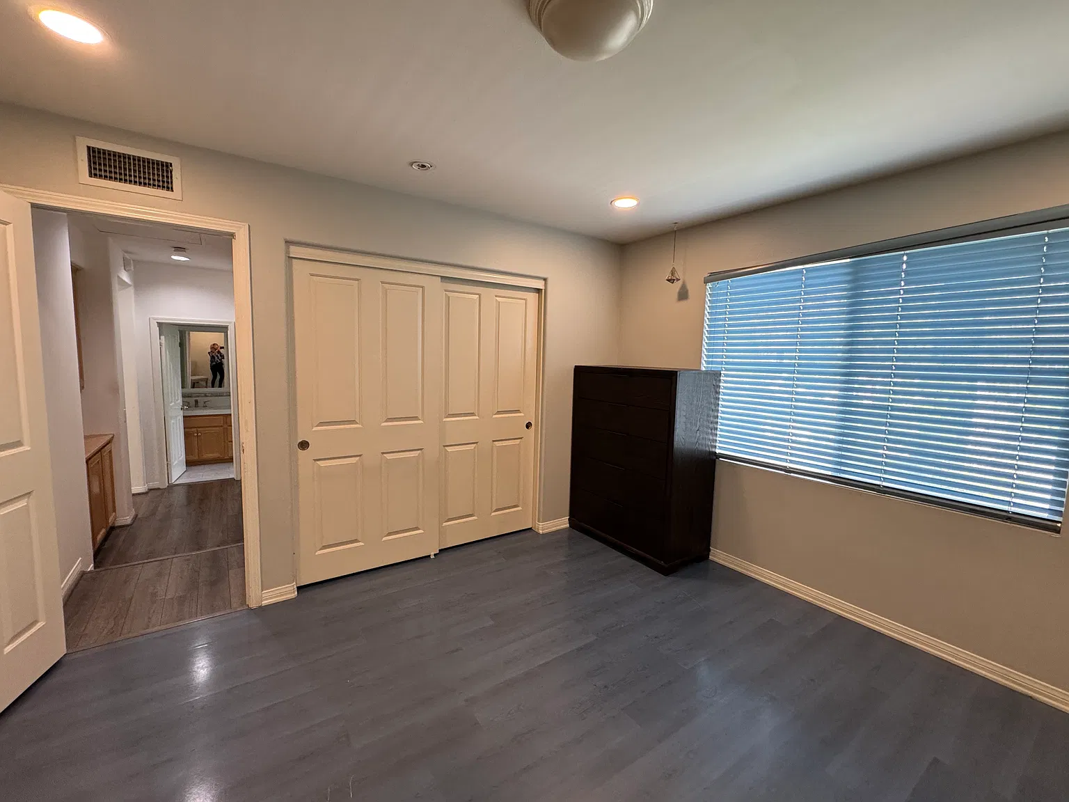 5 bed, 2727 sqft, $7,750 — Photo 2