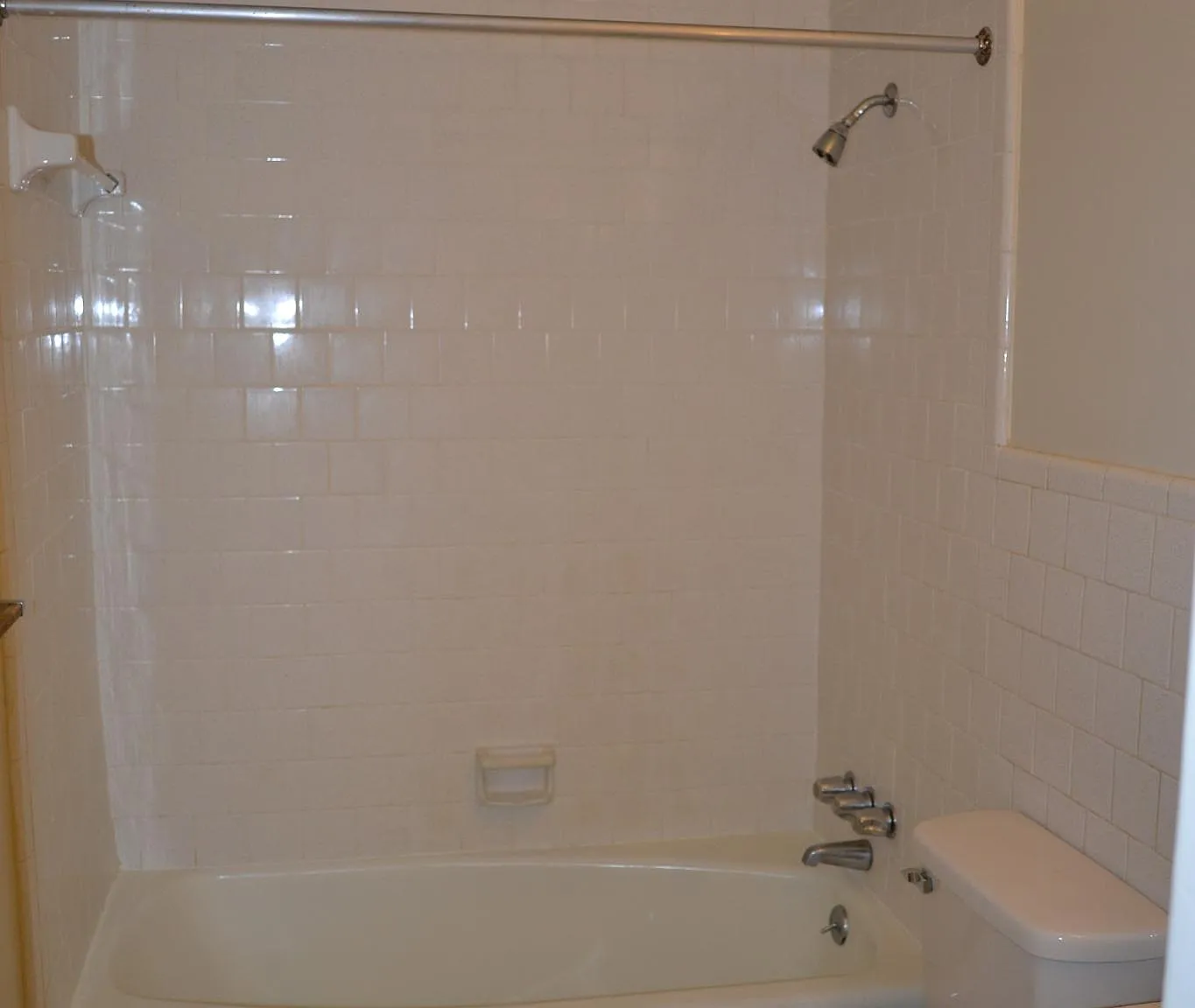 2 bed, 1.5 bath, 1010 sqft, $1,435 — Photo 3