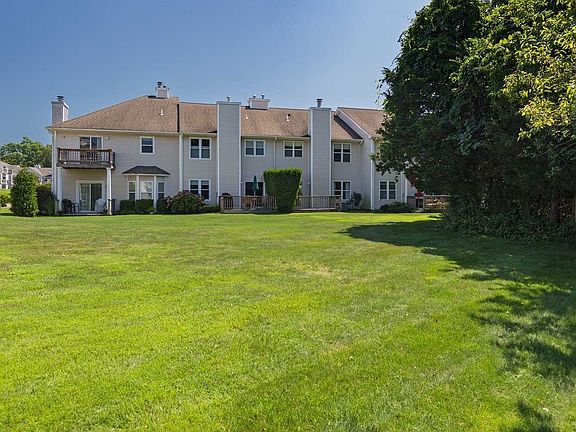 3rd image of 104 Willow Pond Dr