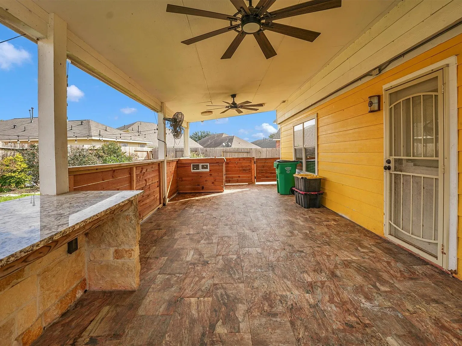 3 bed, 2.5 bath, 2350 sqft, $1,950 — Photo 2