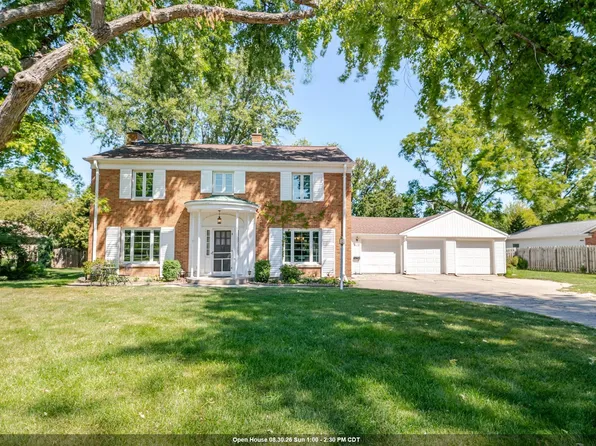 416 Arrowhead Dr, Green Bay, WI 54301