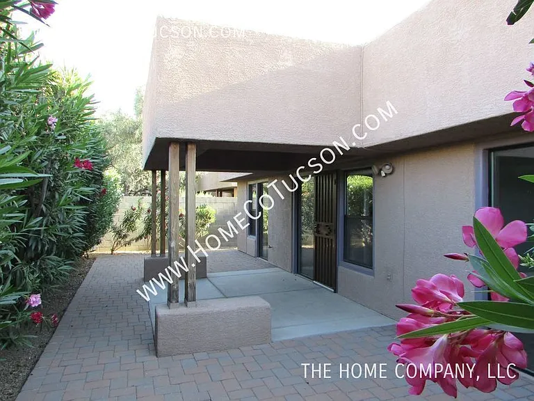 3668 N Royal Prince Ct — Photo 30