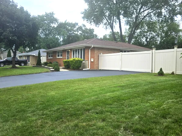 978 E Capri Dr, Palatine, IL 60074