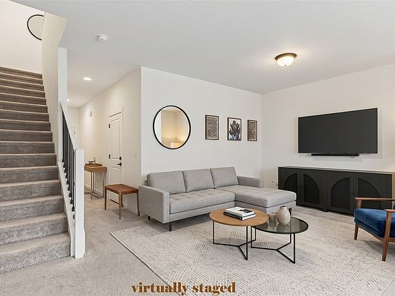 5th image of 375 S 10th Street