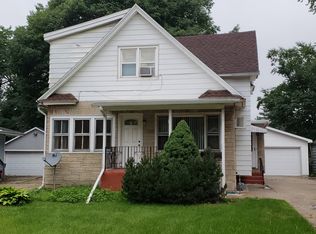 127 11th St, Peru, IL 61354