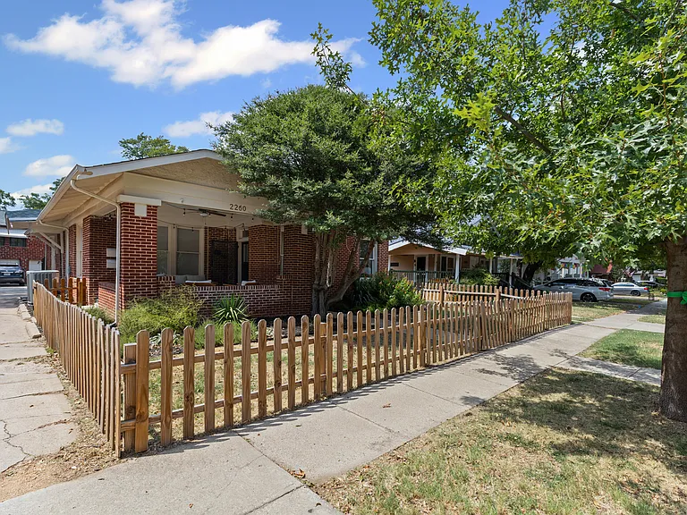 2260 Fairmount Ave — Photo 31