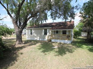 330 S Crews St, La Vernia, TX 78121