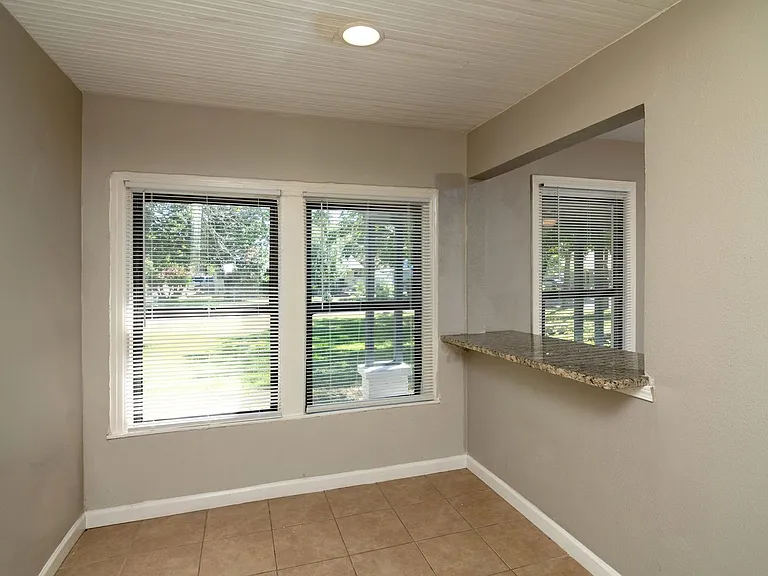 207 Hackberry St — Photo 9