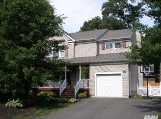 25 Milburn Rd, Sound Beach, NY 11789