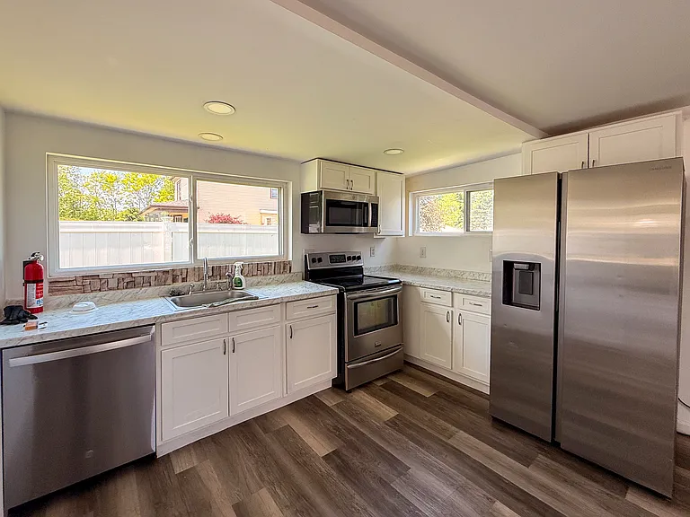 305 Willow St — Photo 9