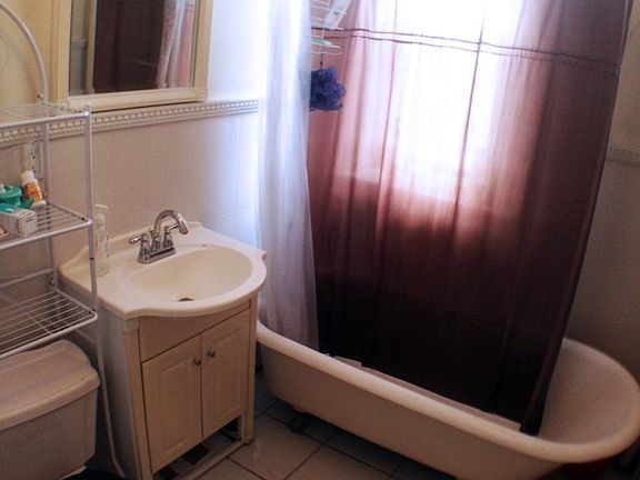 3rd image of 81 Romaine Ave APT 8