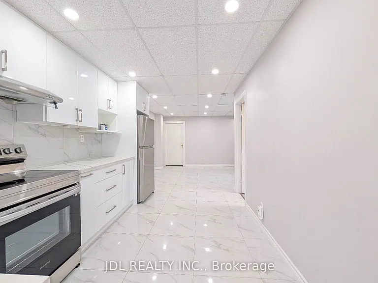 1954 Danforth Ave #2 — Photo 5