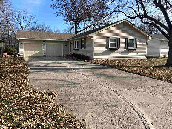 2nd image of 1010 Sherwood Ln