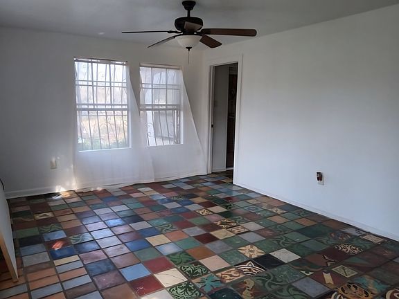 3rd image of 811 Bernard Dr