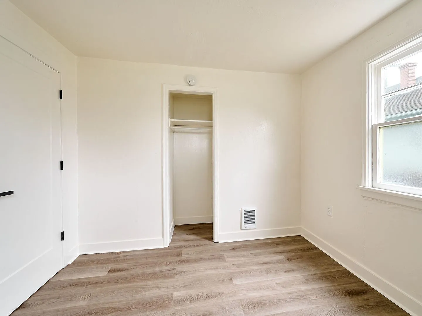 1204 Commercial St NE — Photo 4