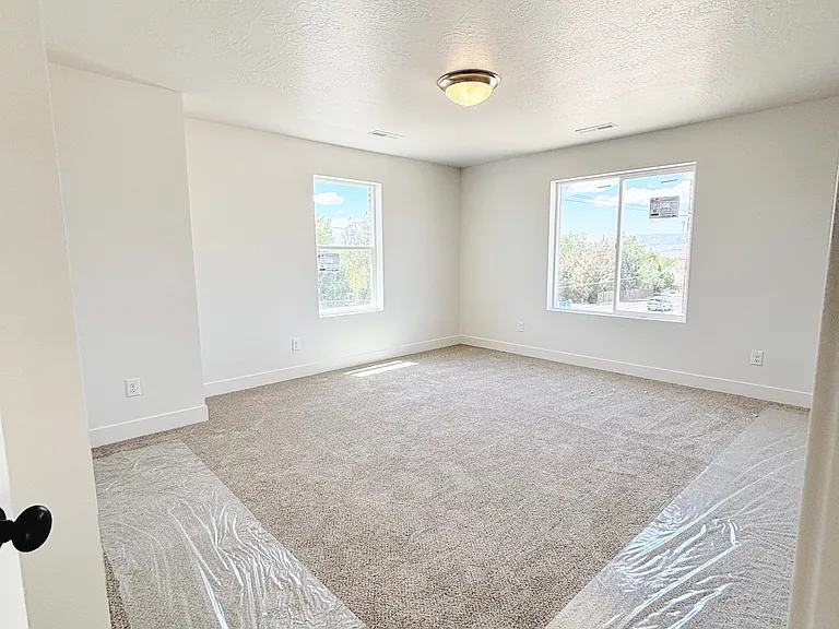 375 E 1600 N — Photo 24
