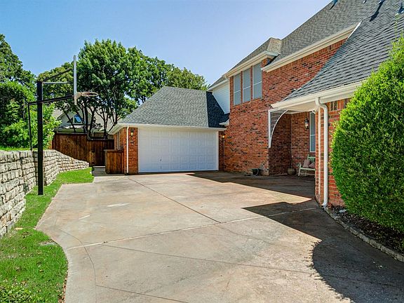 3rd image of 805 Shady Bend Ct