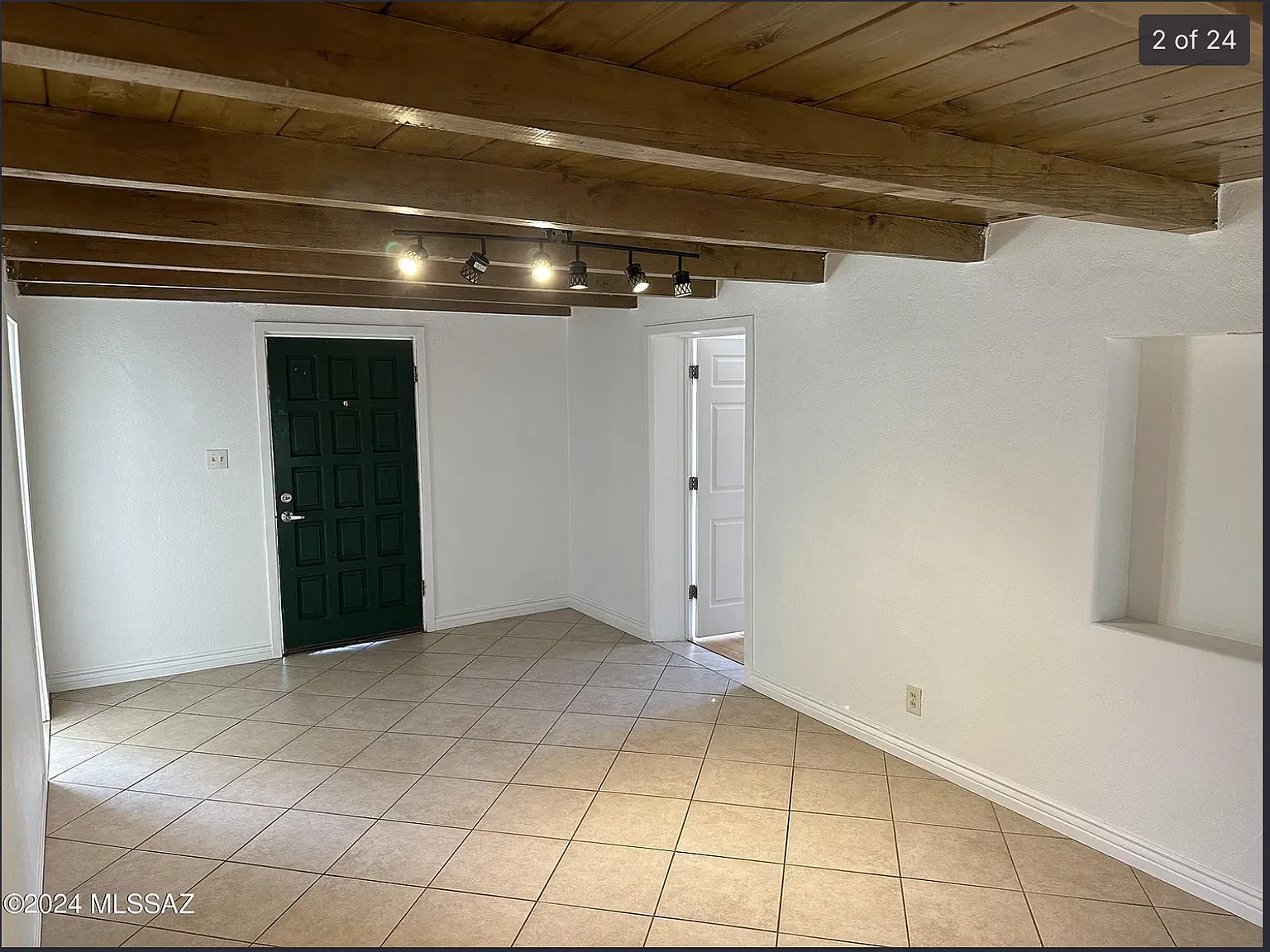 1025 S Van Buren Ave — Photo 4