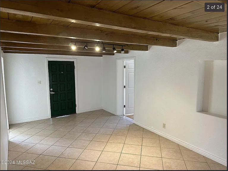 1025 S Van Buren Ave — Photo 4