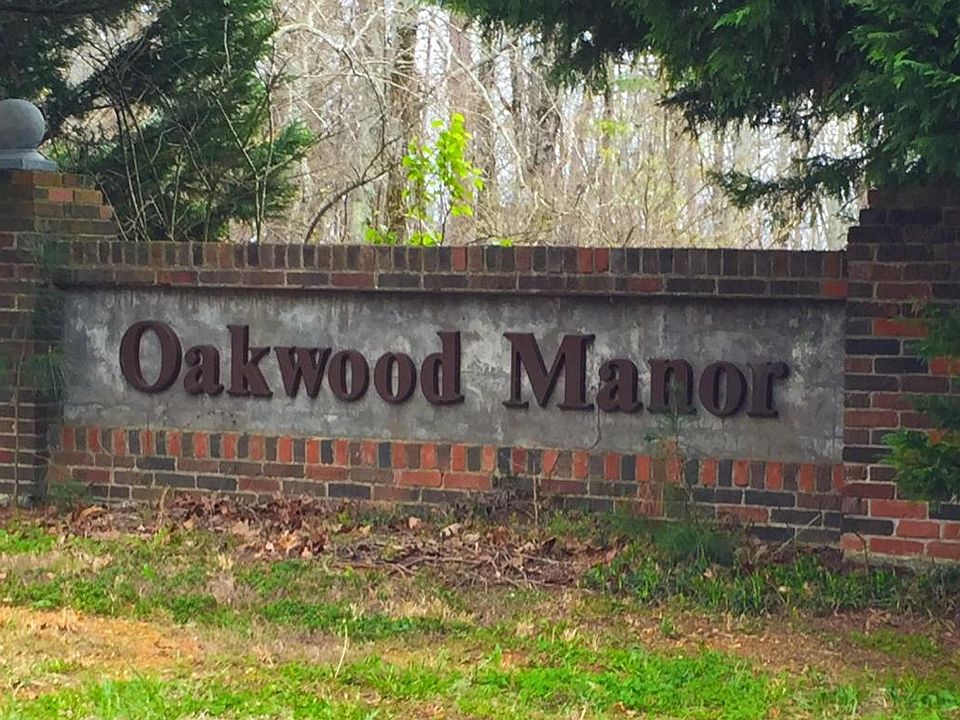 1st image of 7 Oakwood Manor Dr