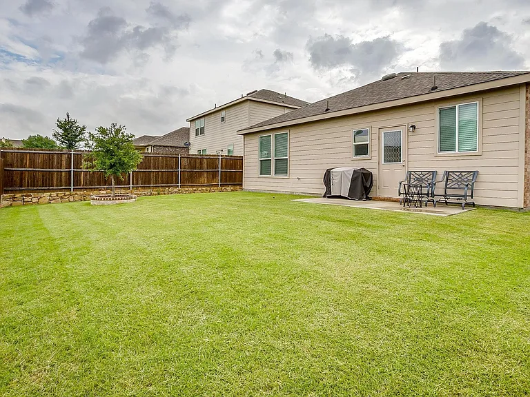 8144 Branch Hollow Trl — Photo 31