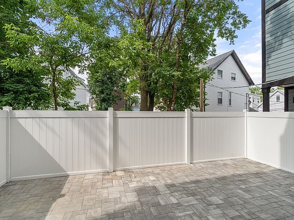5th image of 228 Washington St #2