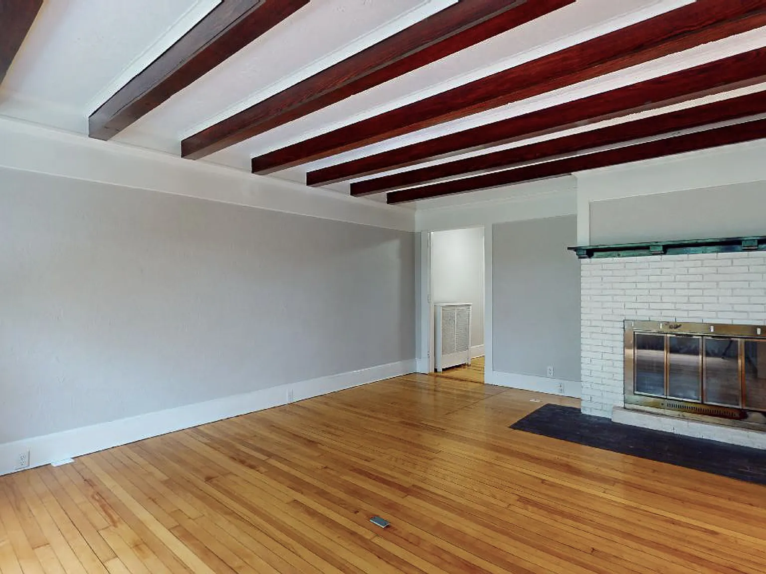 4 bed, 1.5 bath, 2000 sqft, $3,800 — Photo 4