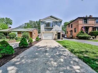 461 Northgate Ct, Riverside, IL 60546