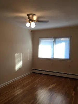 Rented by Metroline Realty | media 72