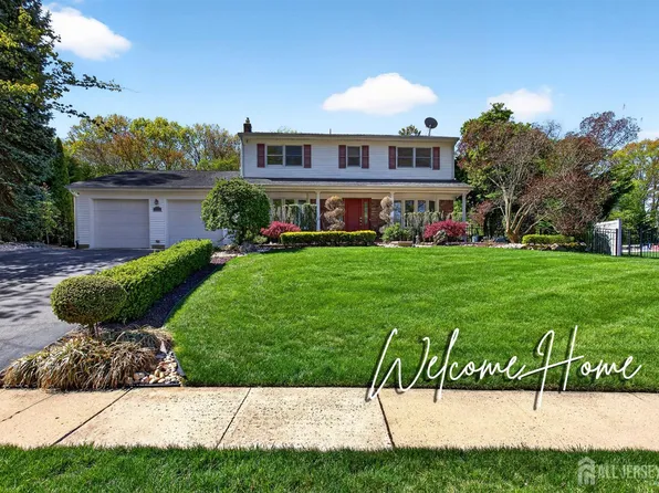 11 Apple Manor Ln, East Brunswick, NJ 08816