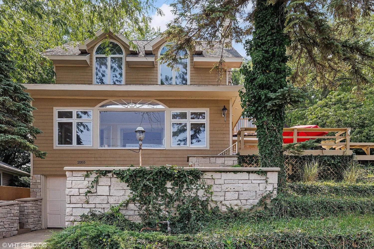 2055 Lake Shore Dr photo 1