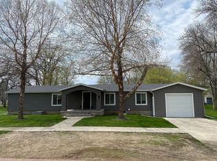 105 S Maple St, Inwood, IA 51240