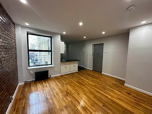 Rented by Premier Metro Realty Corp | media 16