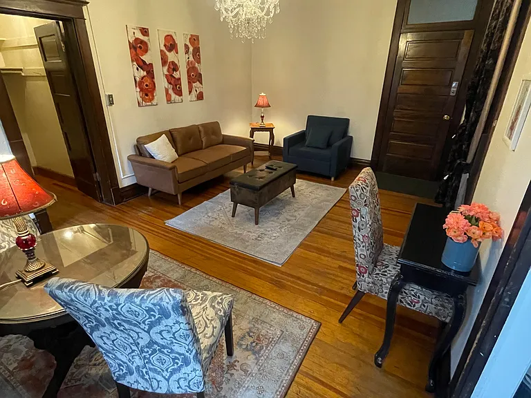 215 E 18th St #4 — Photo 4