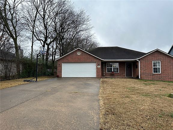 4th image of 306 Glenwood Pl