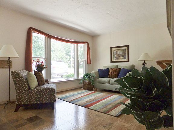 4th image of 31920 Willowick Dr