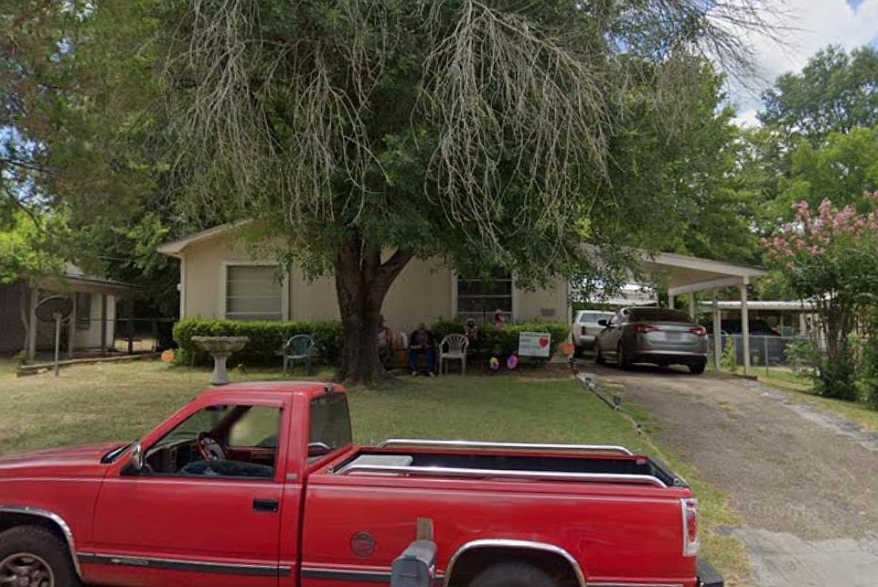 1st image of 204 E Melton St