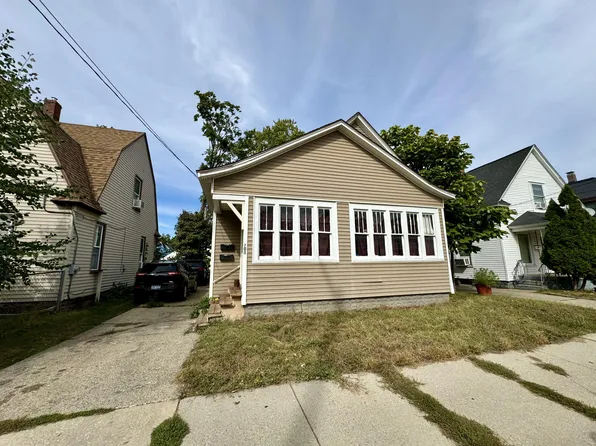 703 Hogan St SW, Grand Rapids, MI 49503