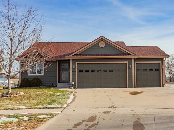 6984 Redbud Ct, Pleasant Hill, IA 50327