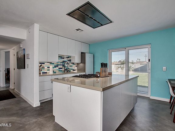 3rd image of 7034 E Wilshire Dr