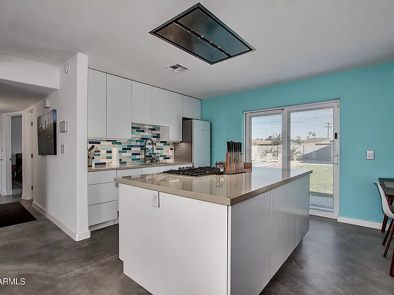 7034 E Wilshire Dr — Photo 3