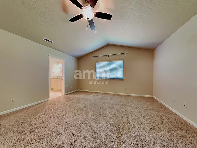3208 NE 75th Way — Photo 10