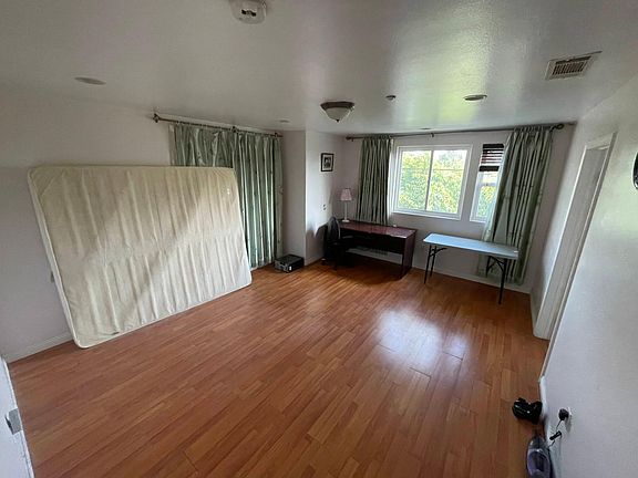 4th image of 1308 S Primrose Ave