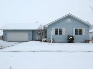 2466 S 35th St, Grand Forks, ND 58201