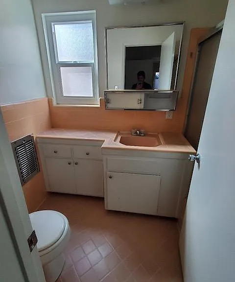 1020 E 2nd St #5 — Photo 6
