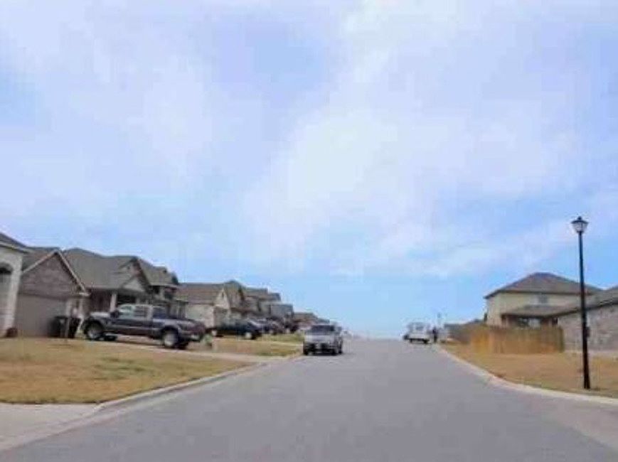 Exterior Neighborhood (street photo)