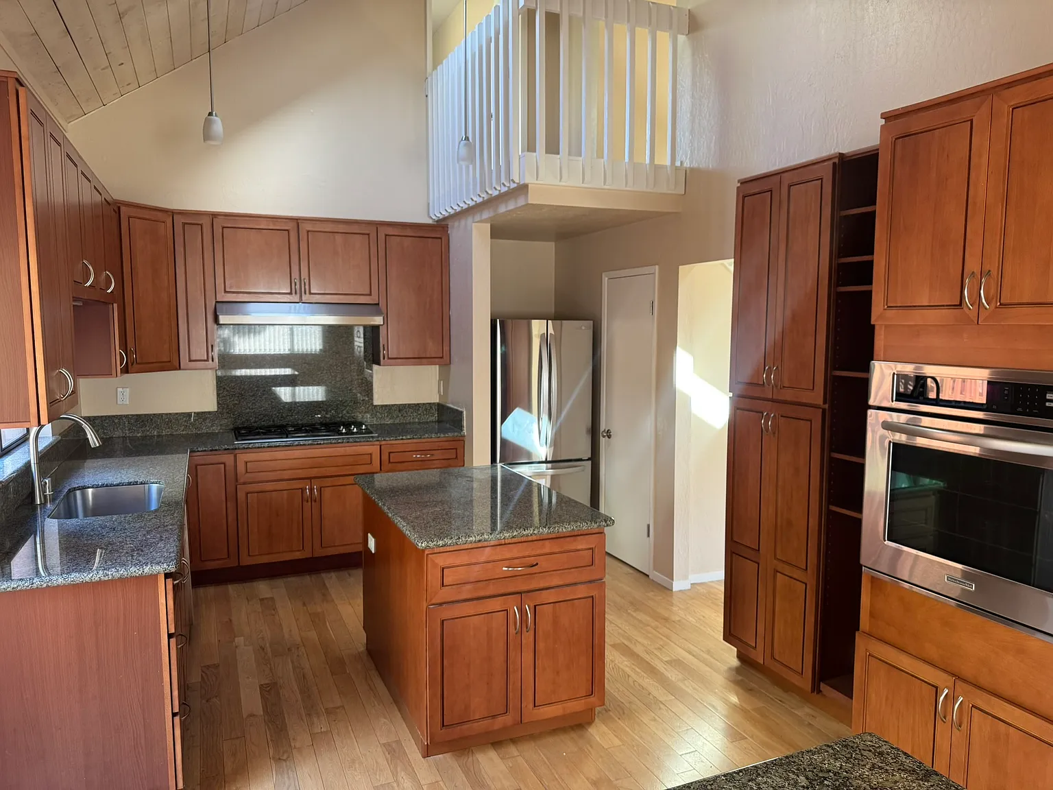 3 bed, 2356 sqft, $8,500 — Photo 3